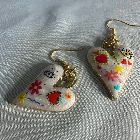 Funky modern vibe white heart earrings with inlaid designs - Picture 5 of 6